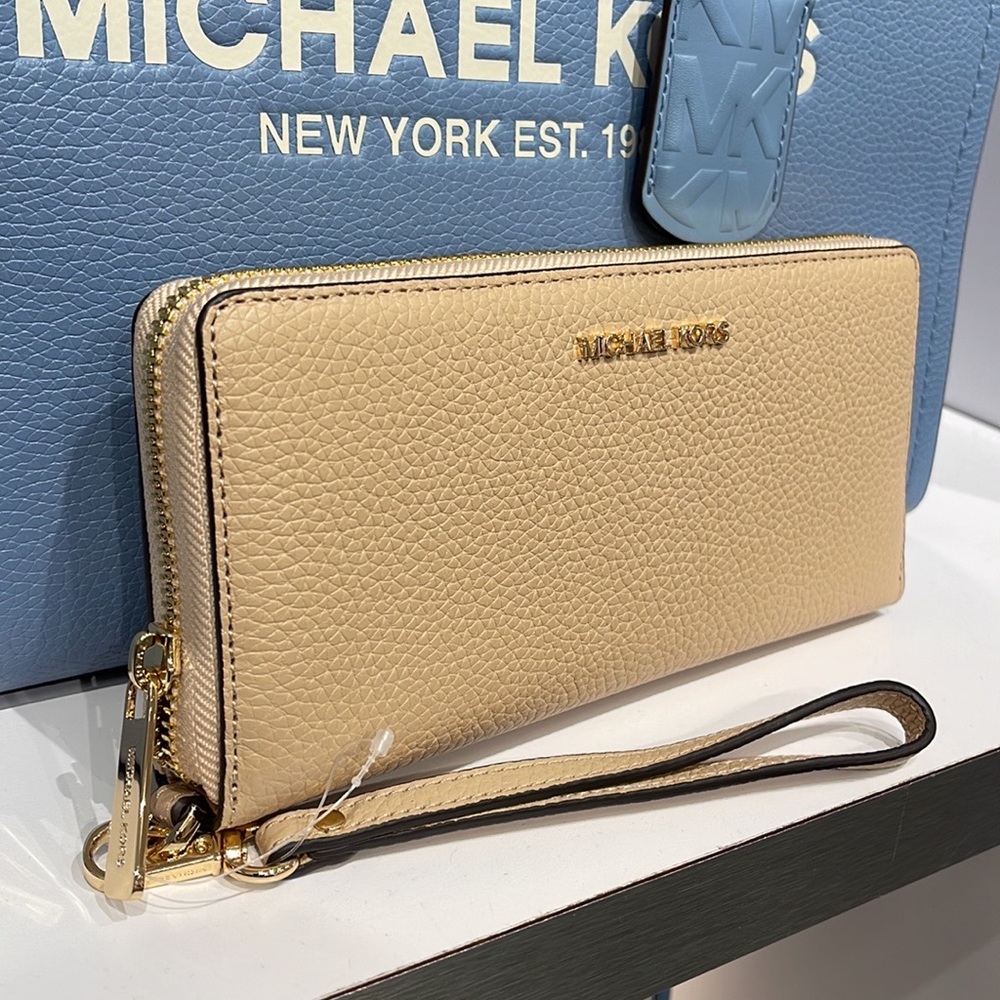 Brand New with Tag authentic Michael Kors Jet Set Travel Large Trvl CONTINENTAL